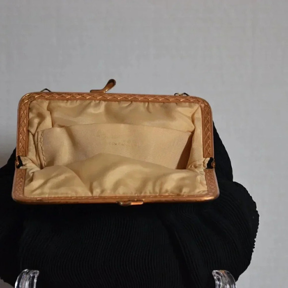 Vtg  Clutch - Picture 4 of 6